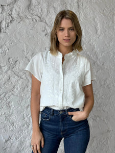 Camisa con bordado