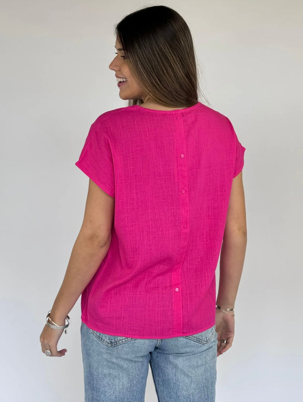Blusa de lino con botones atrás